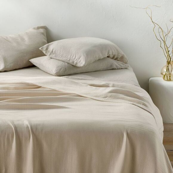 Open Box - Casaluna -  Rayon from Bamboo Matelasse Blanket Light Natural - Picture 1 of 4